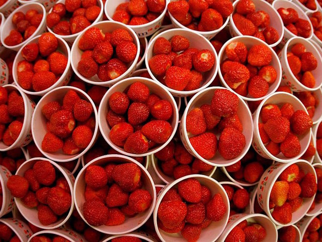 Strawberries, spinach top list of produce with the most pesticides