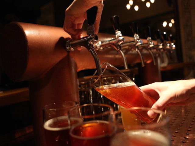 Last call pushed back: Local bars see revenue boost with extra hour before Ohio's curfew - Vimarsana News